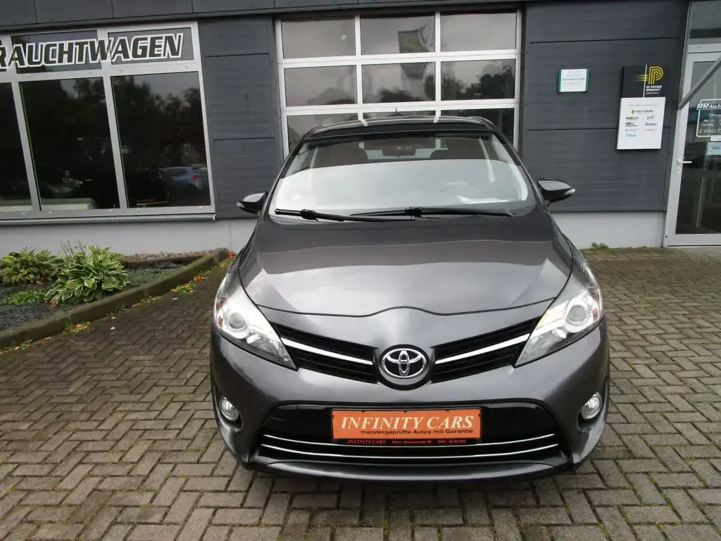 Main__Slider__Photo:Toyota Verso SkyView Edition Kamera Alu 07/2015-1