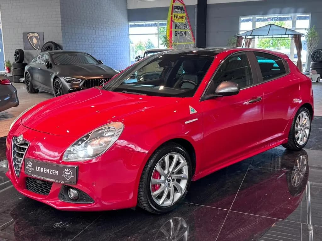 Main__Slider__Photo:Alfa Romeo Giulietta Quadrifoglio Verde Xe 2Jahre Garantie 03/2015-0