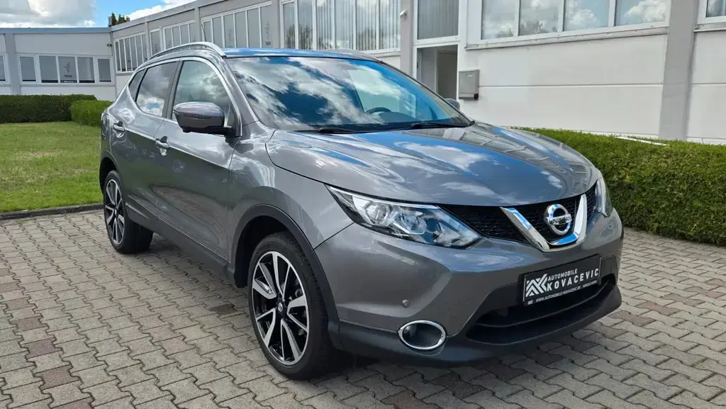 Main__Slider__Photo:Nissan Qashqai 1.6 dCi"Tekna"Leder"Kamera"Navi"19 Zoll" 06/2017-1