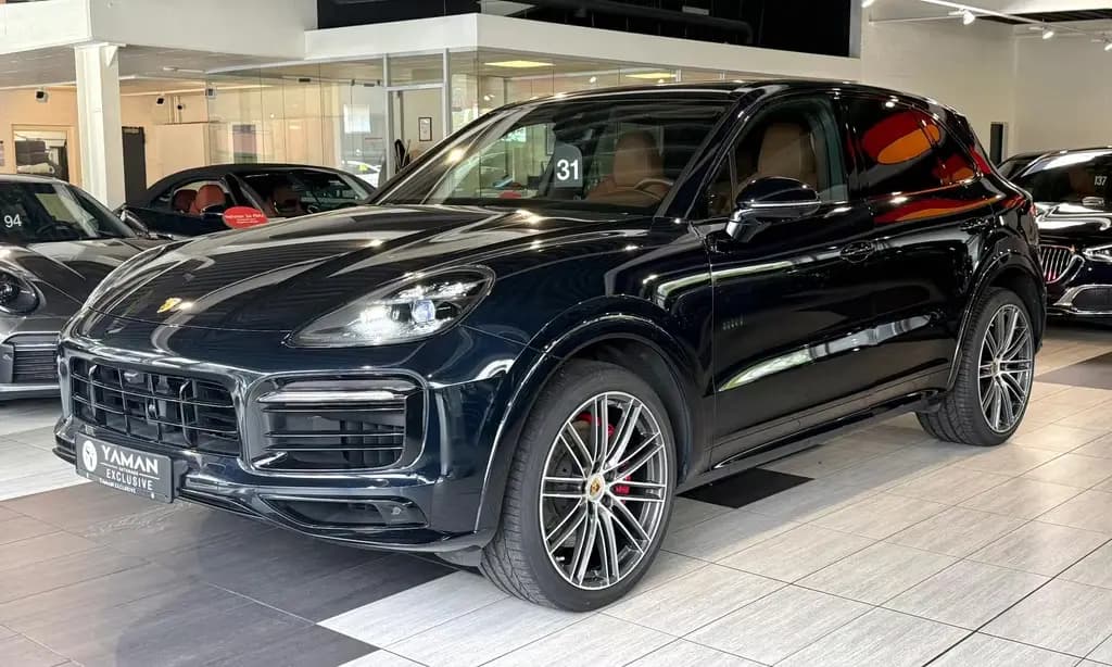 Main__Slider__Photo:Porsche Cayenne GTS *Pano*InnoDrive*18-Wege*AHK 05/2023-0