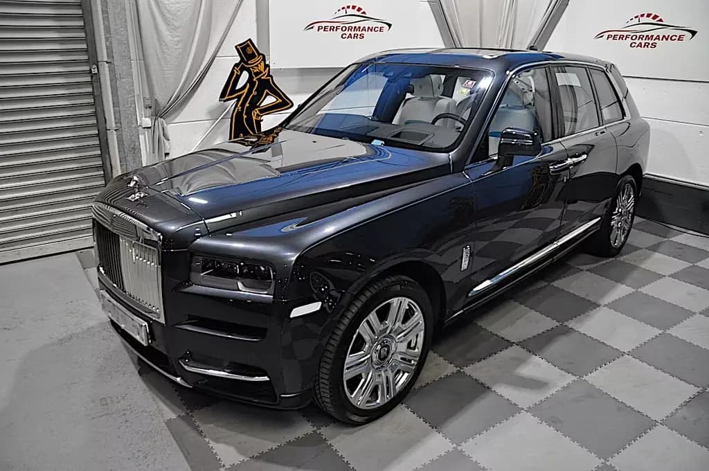 Main__Slider__Photo:Rolls-Royce Cullinan - 4 SITZE-PANORAMA-ENTERTAINMENT 10/2020-0