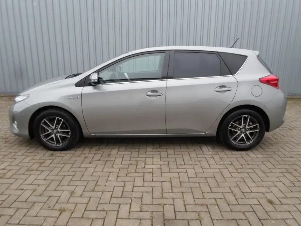 Main__Slider__Photo:Toyota Auris Hybrid Edition 05/2015-1