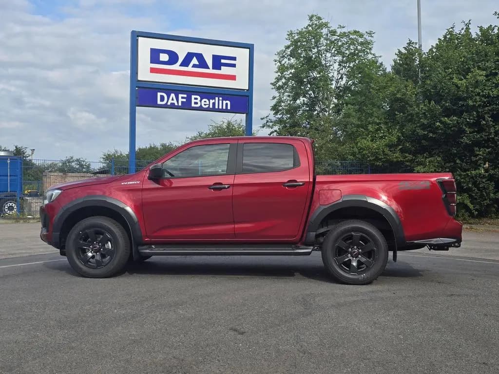Main__Slider__Photo:Isuzu D-Max V-Cross im Vorlauf 25er Modell null-0