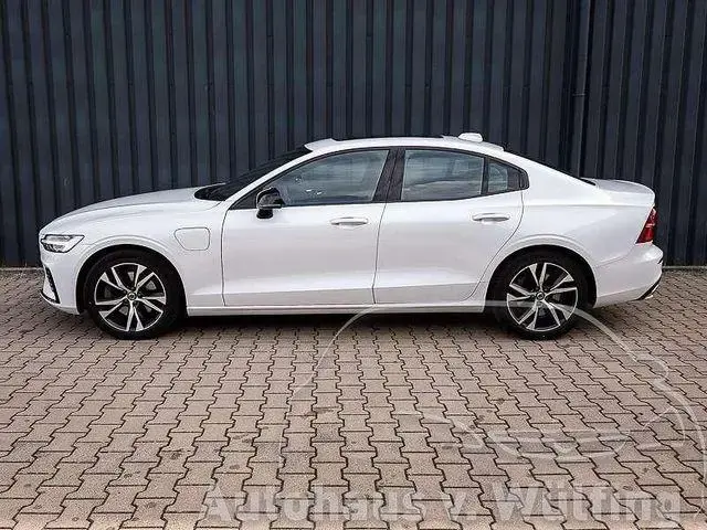Main__Slider__Photo:Volvo S60 R Design T8 Recharge Plug-In Hybrid AWD 01/2021-1