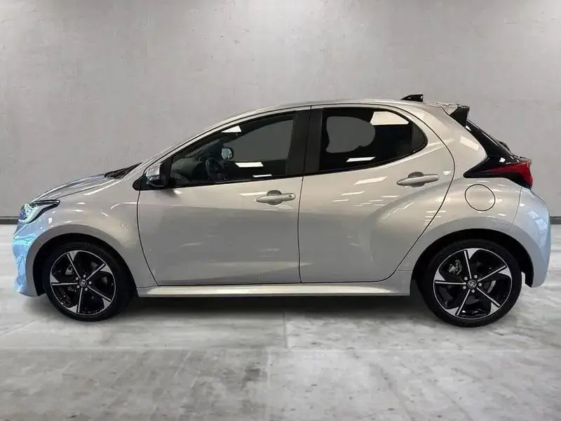 Main__Slider__Photo:Toyota Yaris Hybrid 130 Lounge 05/2025-1