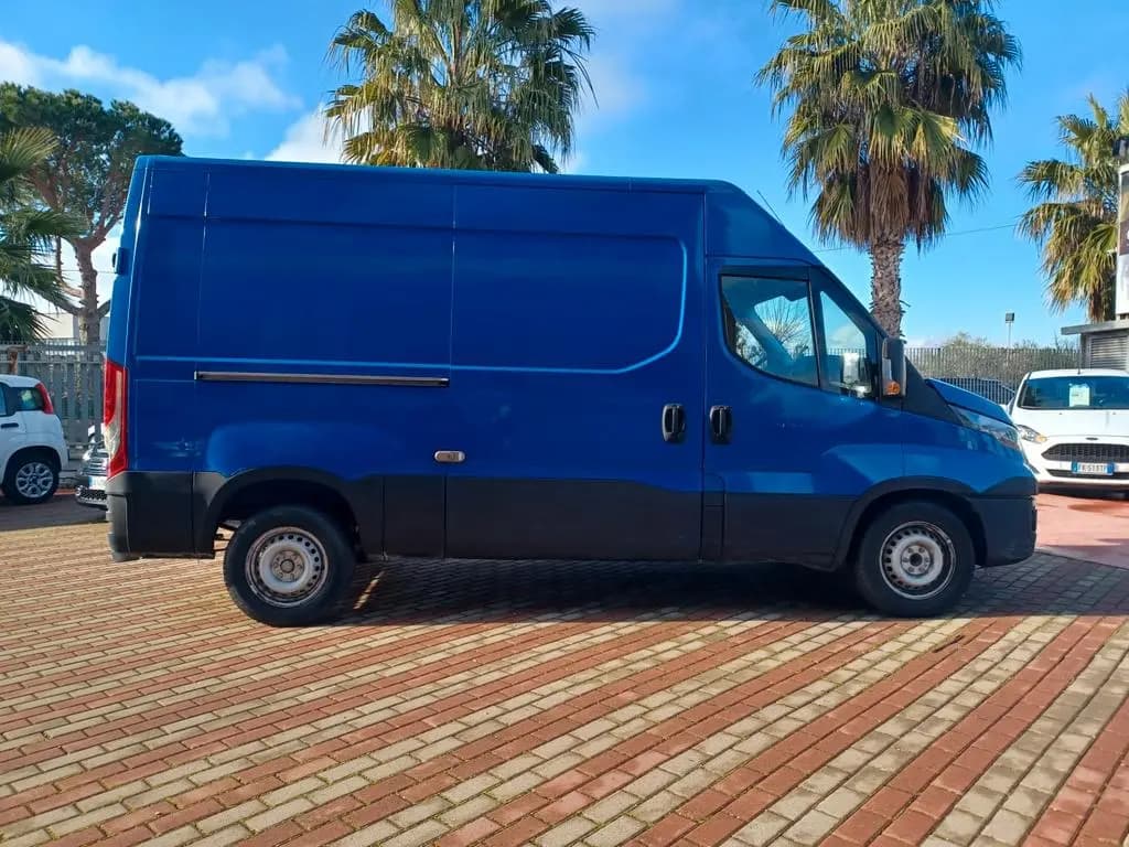 Main__Slider__Photo:Iveco New Daily 2.3 35S13 . 10/2015-0