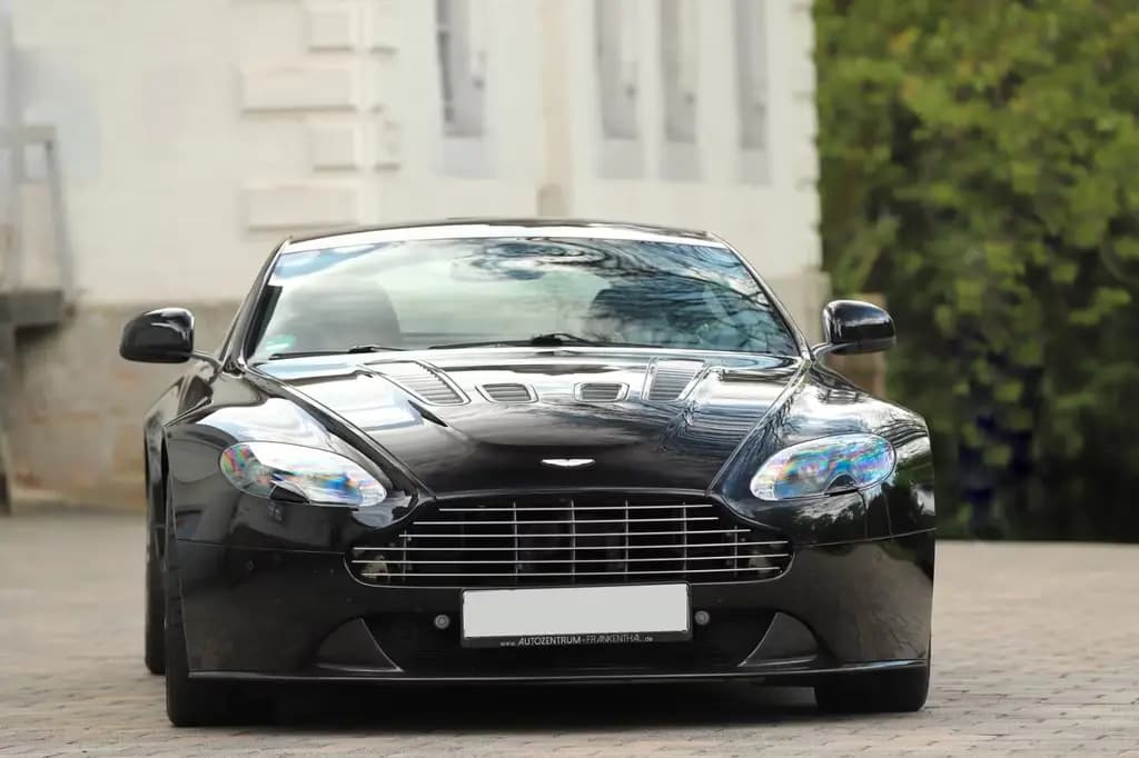 Main__Slider__Photo:Aston Martin V12 Vantage - aus priv. Sammlung - Inspektion NE 10/2009-0