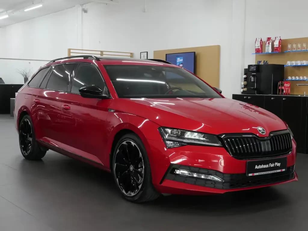 Main__Slider__Photo:Skoda Superb Combi Sportl DSG/PANO/STANDHZG/AHK/U-FREI 11/2019-0