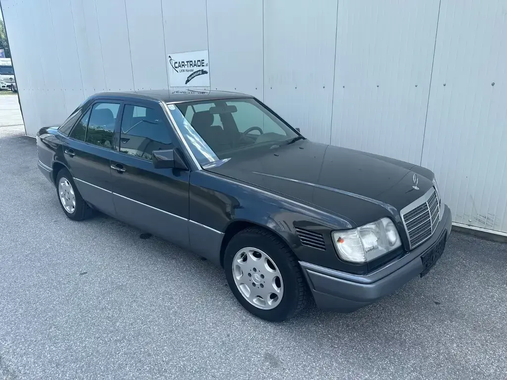 Main__Slider__Photo:Mercedes-Benz E 250 DIESEL 10/1995-1