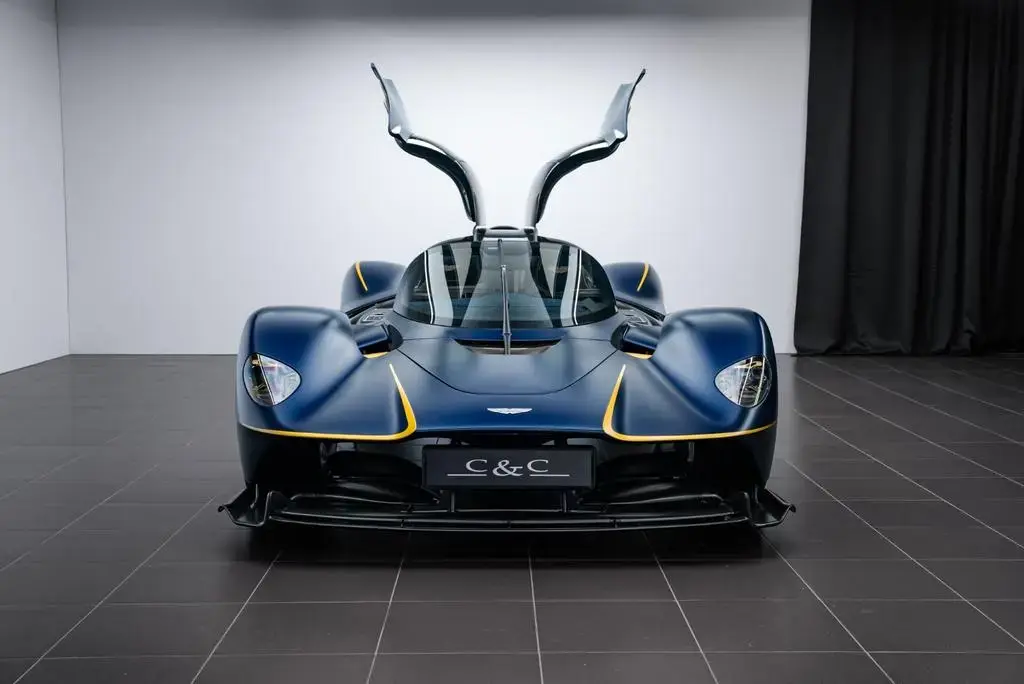 Main__Slider__Photo:Aston Martin Valkyrie /*1 of 150*/SERVICEPACK/FULL PPF 04/2023-1