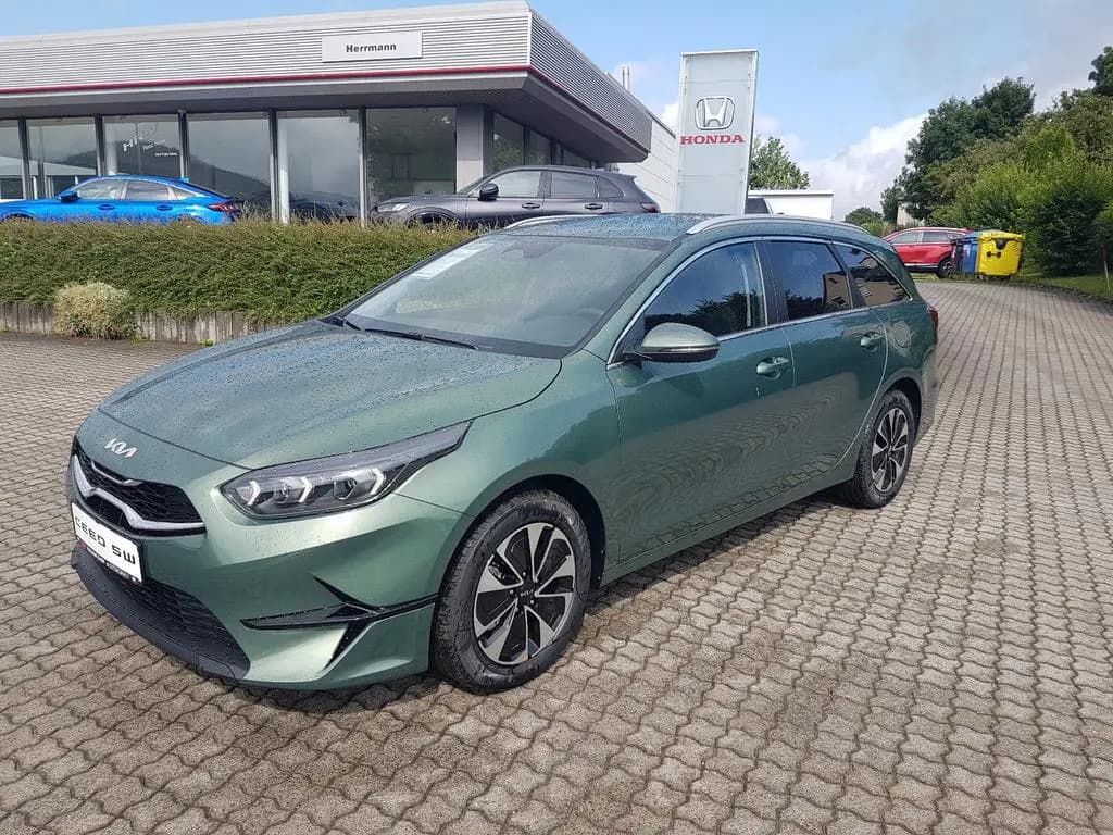 Main__Slider__Photo:Kia Ceed SW 1.5 T-GDI NAVI CONNECT KLIMAAUT LED 06/2025-0