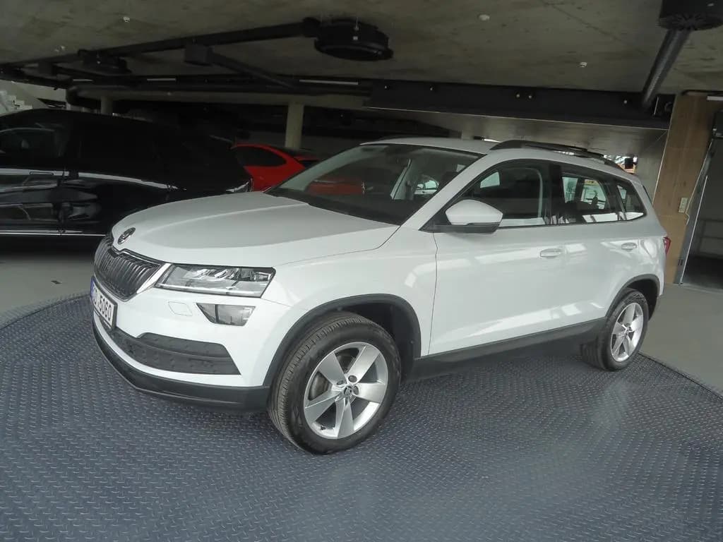 Main__Slider__Photo:Skoda Karoq 1,5 TSI Ambition Plus AHK,SHZ,LED,ALU,NAV 01/2020-0