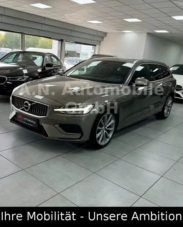 Main__Slider__Photo:Volvo V60 Kombi Core AWD*ACC*Panorama*Navi*SHZ*PDC*LED 03/2022-1