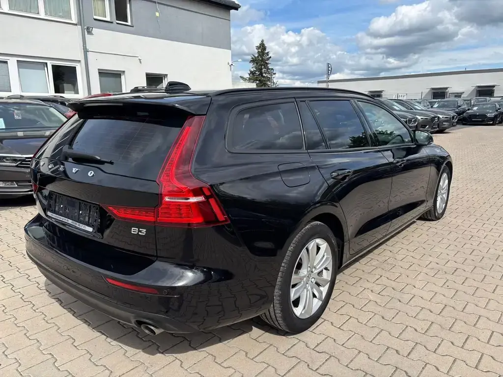 Main__Slider__Photo:Volvo V60 2.0 B3 Benzin-MHD LED Navi Rückfahrkamera 01/2021-1