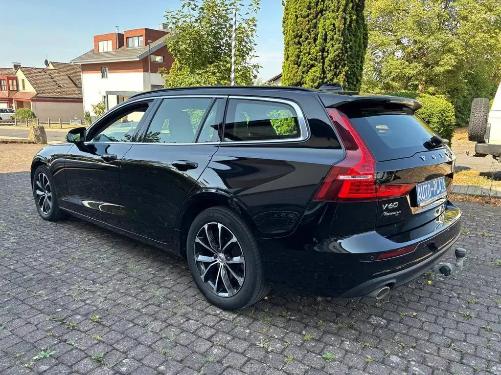 Main__Slider__Photo:Volvo V60 B3 2.0 163 PS Mild-Hybrid LED SH DAB AHK 08/2021-1