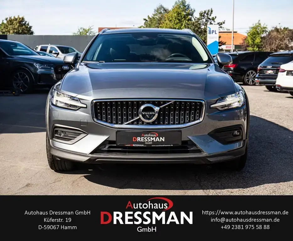 Main__Slider__Photo:Volvo V60 Cross Country PRO PANO 360° LED SHZ STANDHZG 02/2021-1