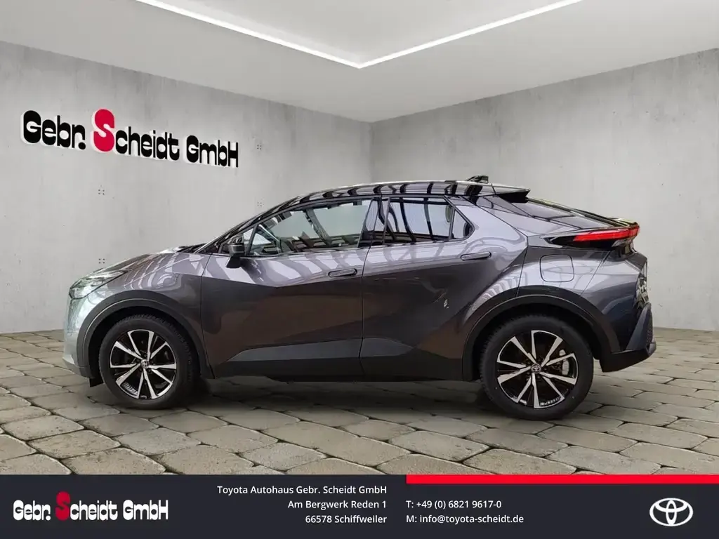 Main__Slider__Photo:Toyota C-HR Plug-In Hybrid FWD Teamplayer 04/2025-1