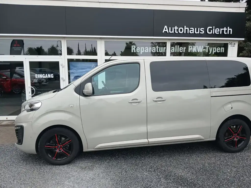 Main__Slider__Photo:Peugeot Traveller Business VIP L2 10/2020-1