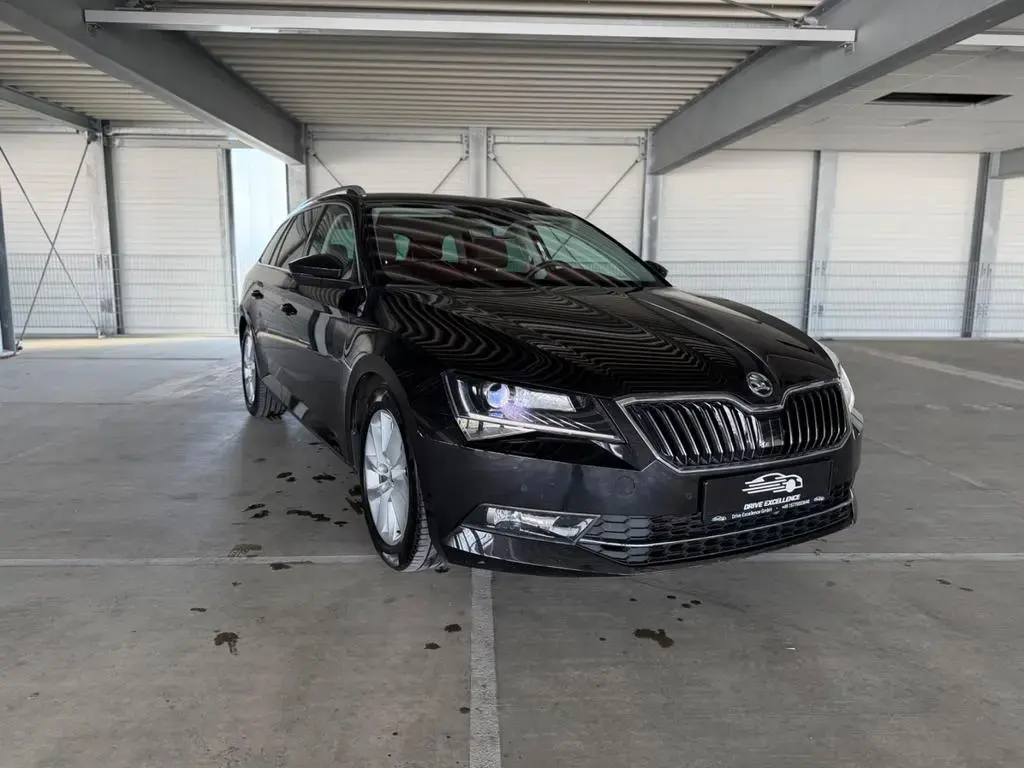 Main__Slider__Photo:Skoda Superb Combi Style 4x4 AUT AHK SH MEMO CarPl PDC 08/2019-1