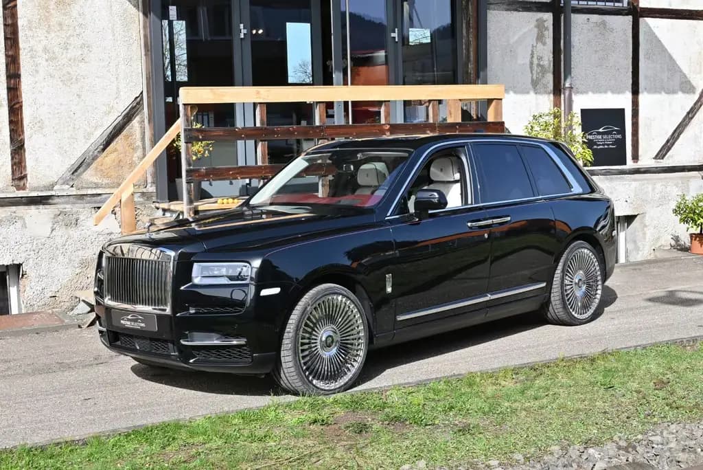 Main__Slider__Photo:Rolls-Royce Cullinan /24"/Massage/HUD/360°/Panora/Garantie 09/2019-0