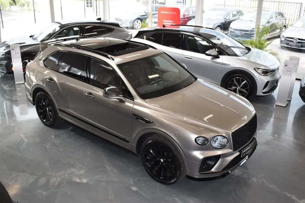 Main__Slider__Photo:Bentley Bentayga 1/10 - Belgian Equestrian Collection - EDITION 09/2022-0