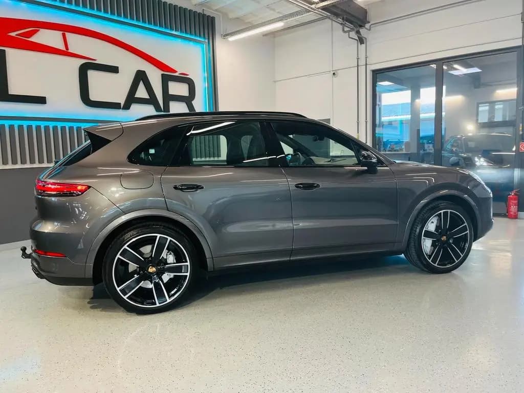Main__Slider__Photo:Porsche Cayenne Turbo /360 KAMERA /PANO/BOSE AUDIO 08/2022-0