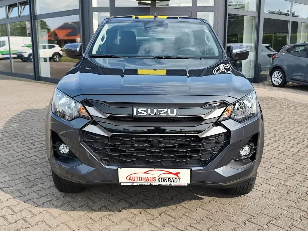Main__Slider__Photo:Isuzu D-Max Space Cab 4WD LS Autom. AHK Allwetterreife null-1