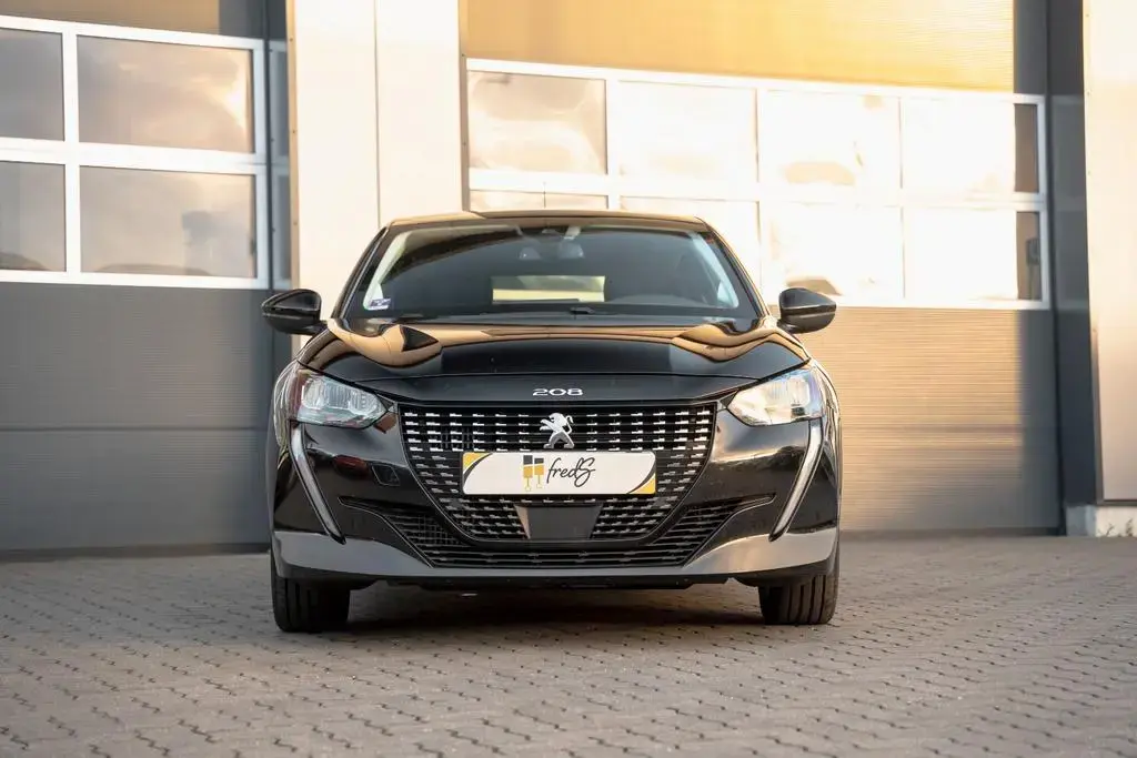 Main__Slider__Photo:Peugeot 208 PureTech 100 Allure 08/2023-1
