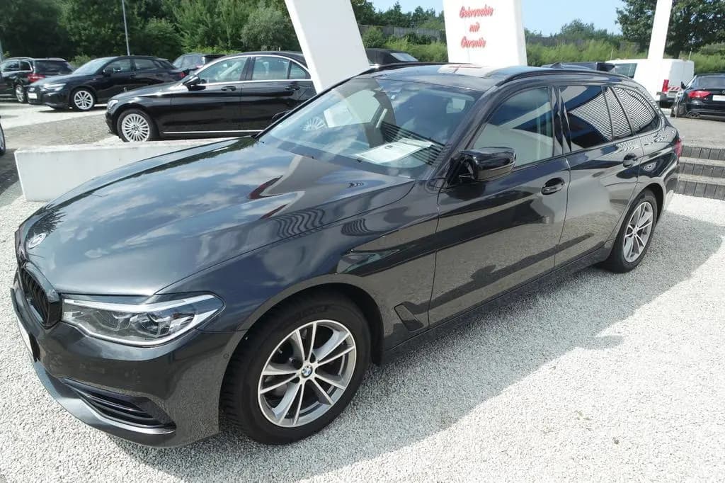Main__Slider__Photo:BMW 5 Series 520 Baureihe 5 Touring 520 d Sport Line 11/2018-0