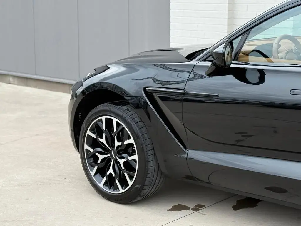 Main__Slider__Photo:Aston Martin DBX 4.0 V8 09/2022-1