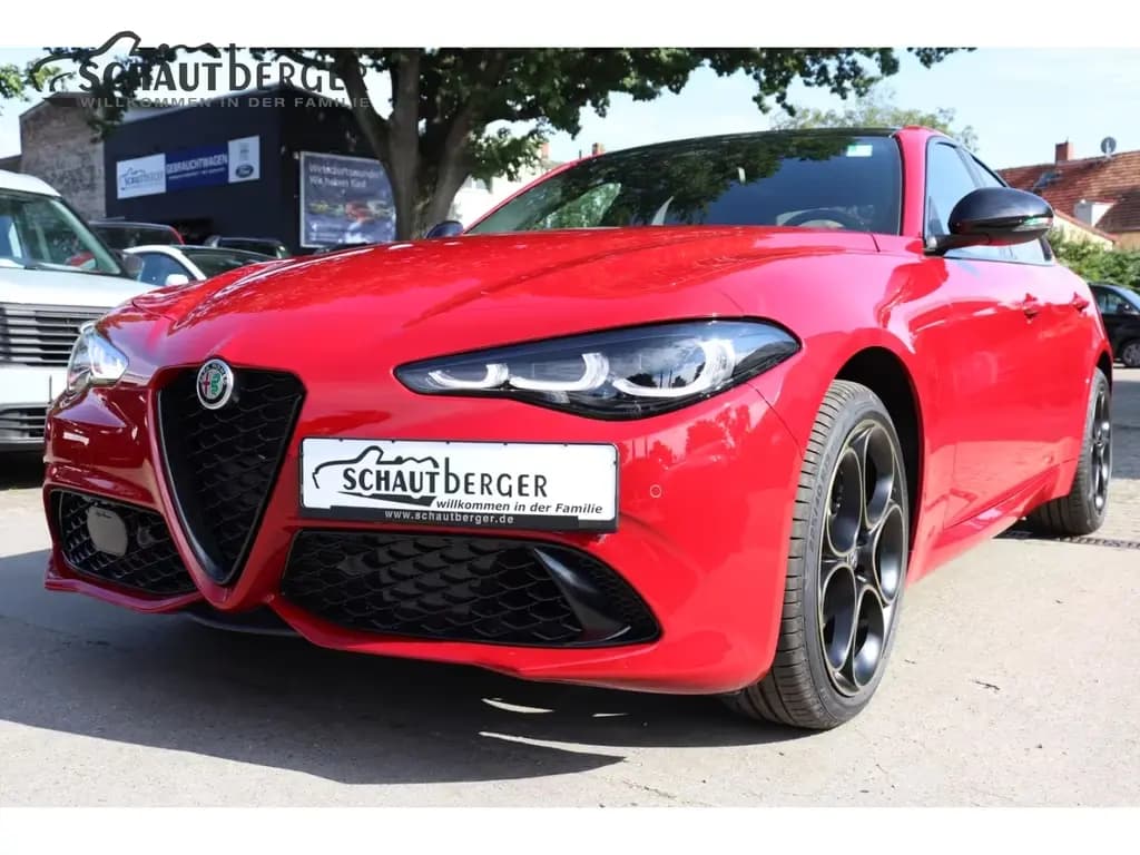 Main__Slider__Photo:Alfa Romeo Giulia Intensa Q4 2.0 Turbo 16V EU6e AD Panorama 11/2025-0