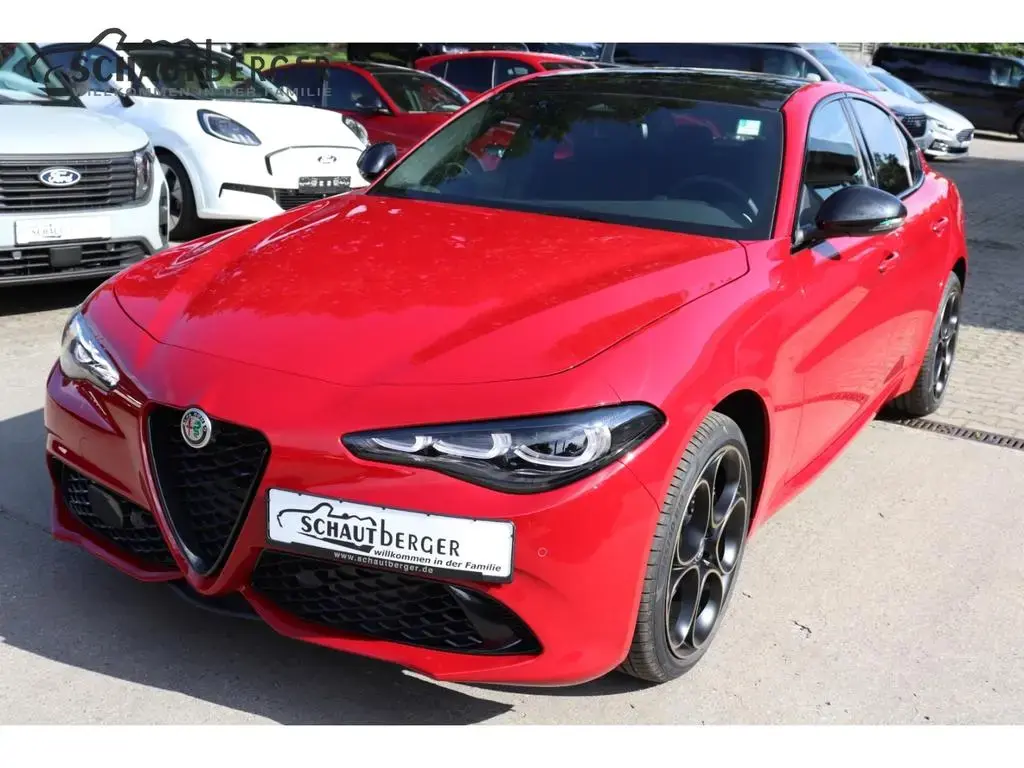 Main__Slider__Photo:Alfa Romeo Giulia Intensa Q4 2.0 Turbo 16V EU6e AD Panorama 11/2025-1