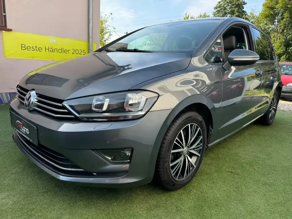 Main__Slider__Photo:Volkswagen Golf Sportsvan VII Allstar BMT/Start-Stopp Autom 10/2017-1