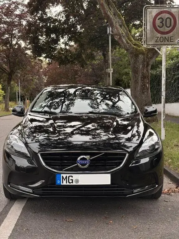 Main__Slider__Photo:Volvo V40 D3 Momentum 2.0L 150PS 4-CYL/ Borbet Brembo 04/2016-1