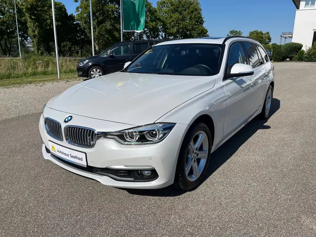 Main__Slider__Photo:BMW 320 d xDrive Luxury Line Leder AHK LED P.-Dach 02/2019-0