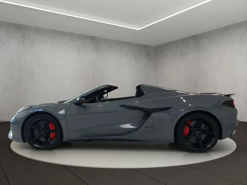 Main__Slider__Photo:Corvette C8 E-Ray 3LZ Cabrio 04/2026-1