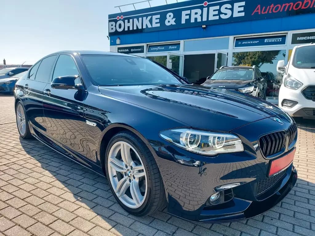 Main__Slider__Photo:BMW 5 Series 550i Limousine Autom. M-Sport HUD Glasdach H&K 07/2016-0