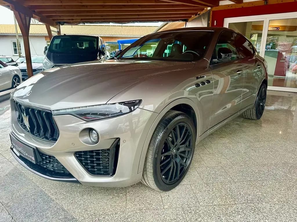 Main__Slider__Photo:Maserati Levante Modena S  Carbon NP:155.820,-Euro voll 08/2022-0