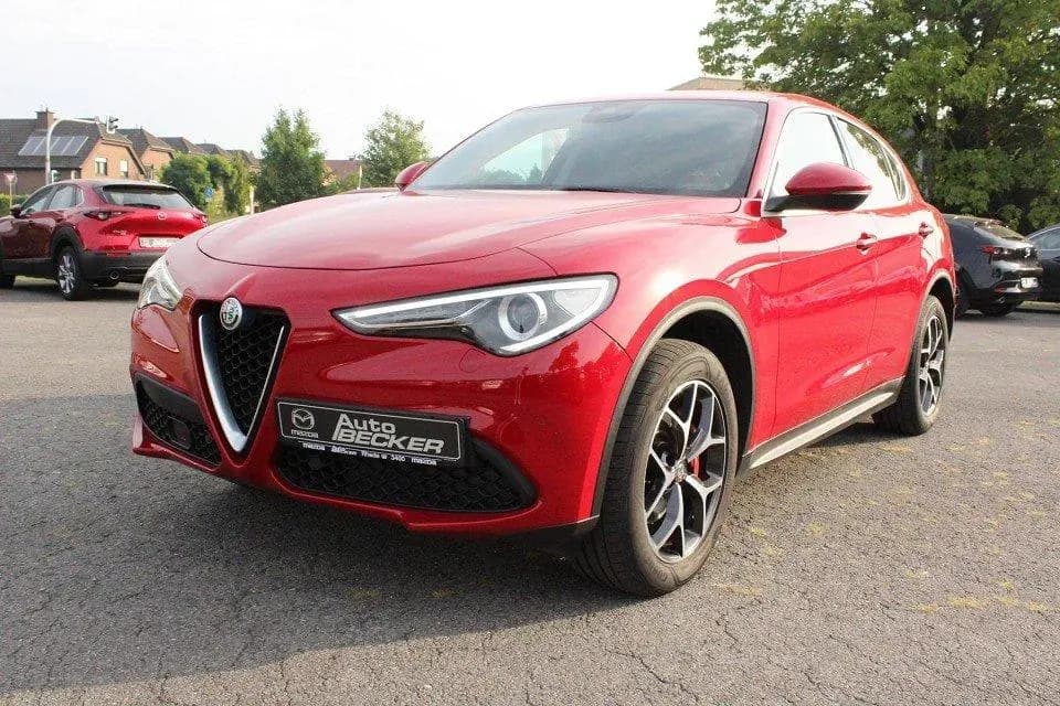 Main__Slider__Photo:Alfa Romeo Stelvio Super Q4 Rückfahrkamera | adapt. Tempoma 09/2019-0