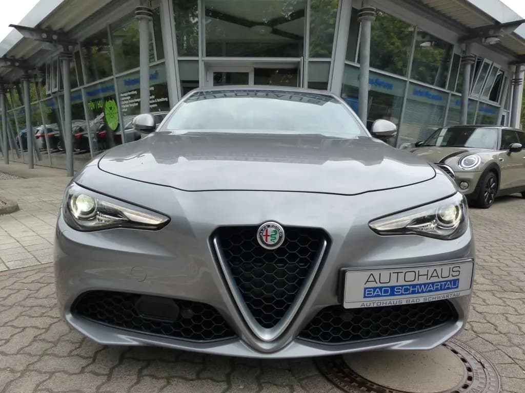 Main__Slider__Photo:Alfa Romeo Giulia 2.2 Diesel AT8 Super Leder,Navi,Bi-Xenon 09/2016-0
