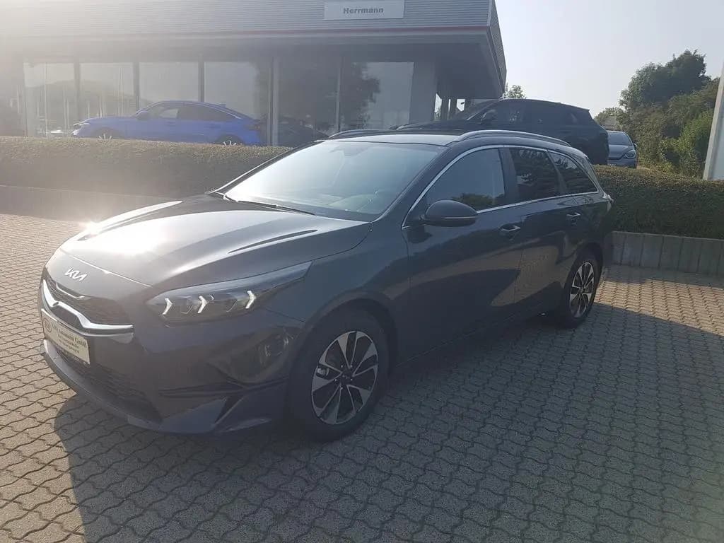 Main__Slider__Photo:Kia Ceed SW 1.5 T-GDI NAVI CONNECT KLIMAAUT LED 05/2025-0