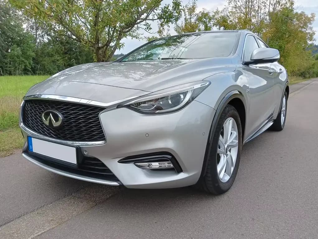 Main__Slider__Photo:Infiniti Q30 2.2d AUTOMATIK 360° KAMERA PANORAMA TOP 11/2016-0