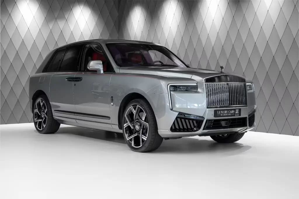 Main__Slider__Photo:Rolls-Royce Cullinan BLACK BADGE 2026 GREY/RED STARLIGHT VIP 02/2026-0