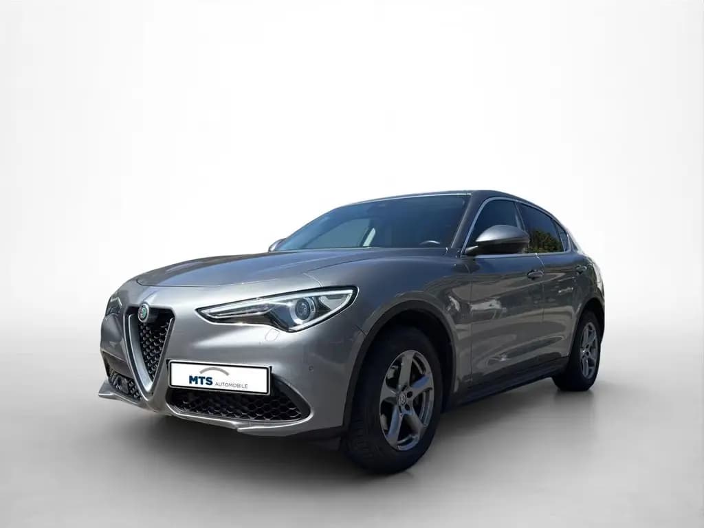 Main__Slider__Photo:Alfa Romeo Stelvio First Edition Q4*Metallic-Lackierung* 03/2017-0