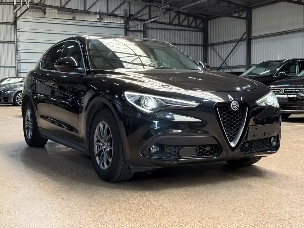 Main__Slider__Photo:Alfa Romeo Stelvio Super 2WD 04/2018-0
