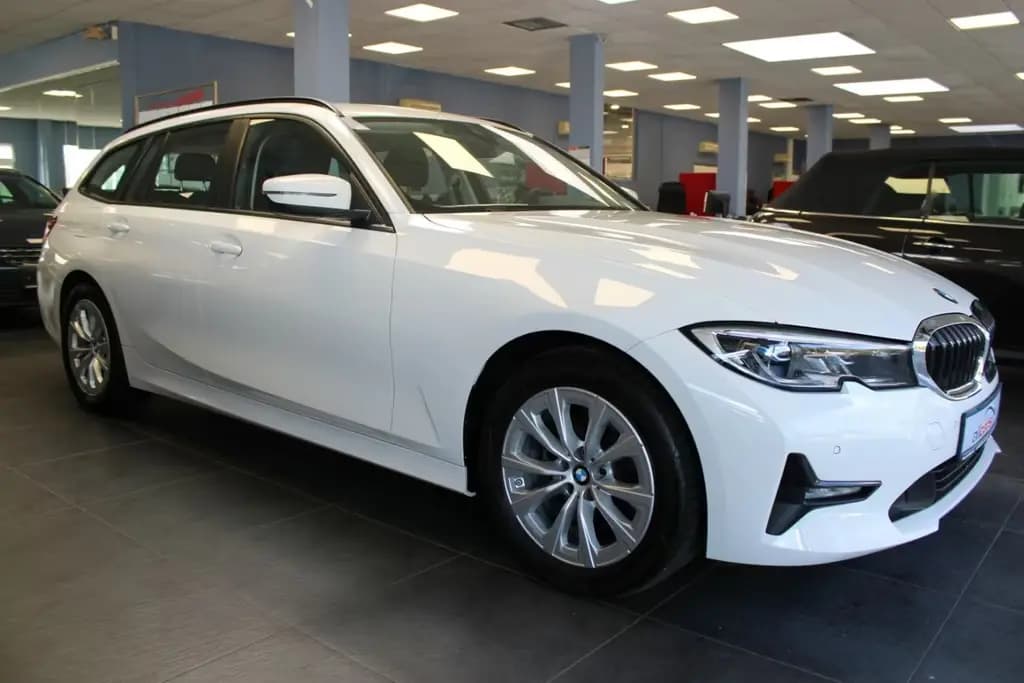 Main__Slider__Photo:BMW 320 d Touring xDrive Aut. Advantage 06/2022-0