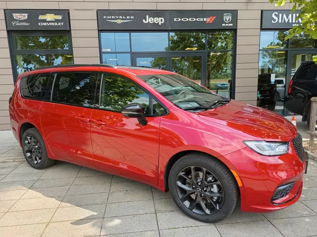 Main__Slider__Photo:Chrysler Pacifica Limited 2025 AWD S Paket null-0