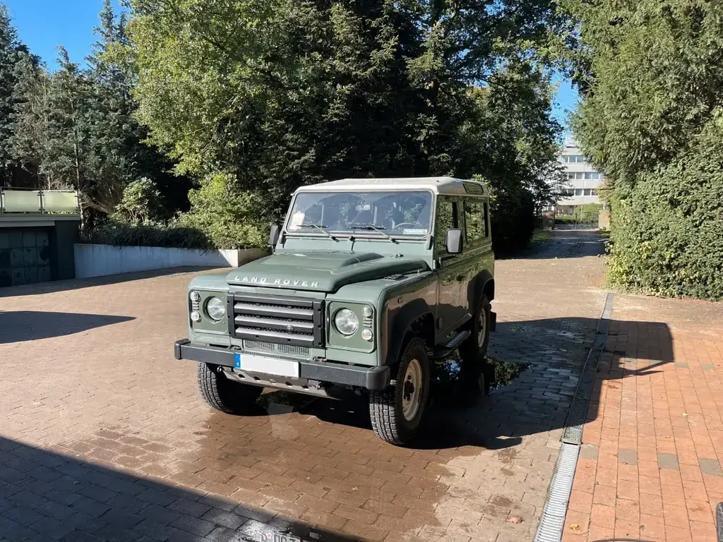 Main__Slider__Photo:Land Rover Defender 90 Td4 Station Wagon E 03/2009-1
