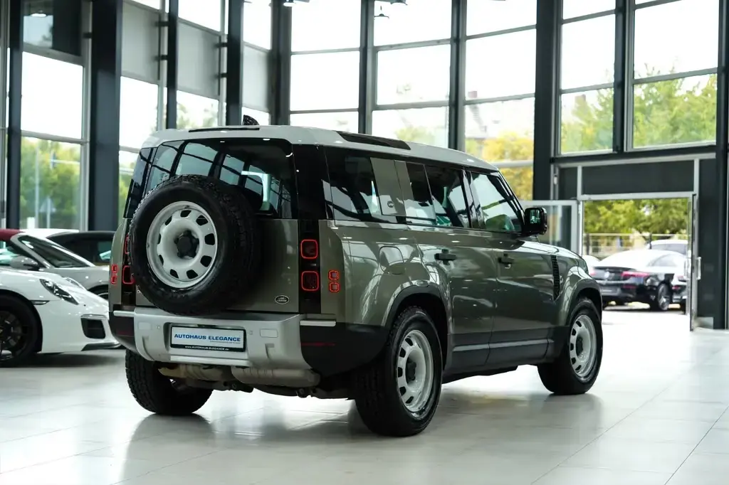 Main__Slider__Photo:Land Rover Defender D240 110 SE*LUFTFEDERUNG*LED*360°KAMERA 10/2020-1