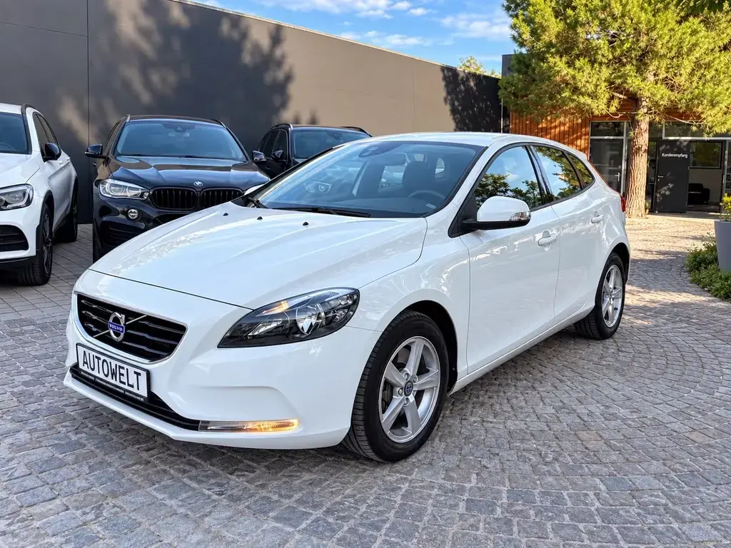 Main__Slider__Photo:Volvo V40 T3 Automatik/Temp/Klimaautomatik/PDC 08/2015-1